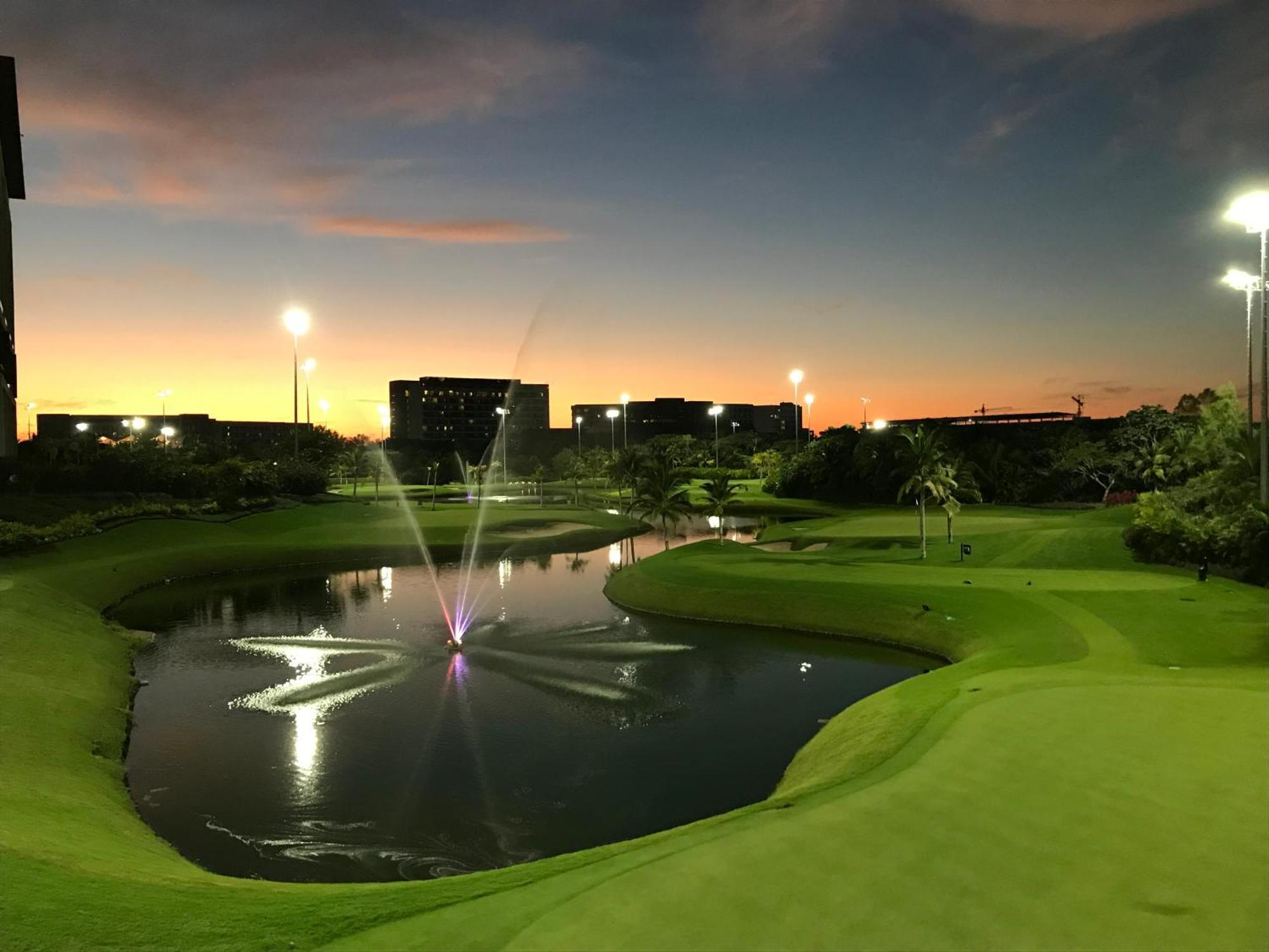 ホテル Grand Luxxe With Free Golf ヌエボ・バジャルタ エクステリア 写真
