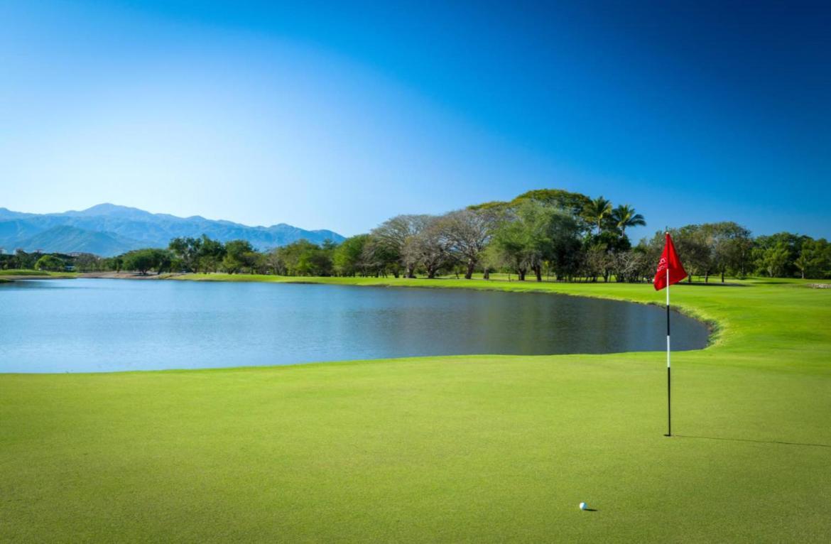 ホテル Grand Luxxe With Free Golf ヌエボ・バジャルタ エクステリア 写真