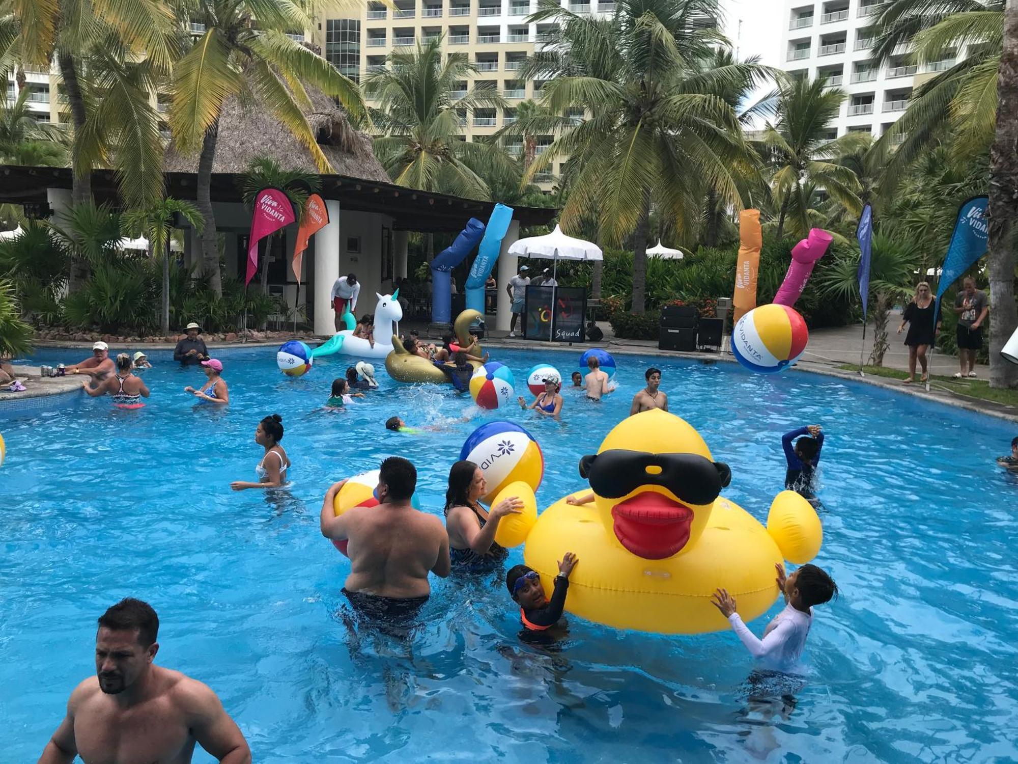 ホテル Grand Luxxe With Free Golf ヌエボ・バジャルタ エクステリア 写真