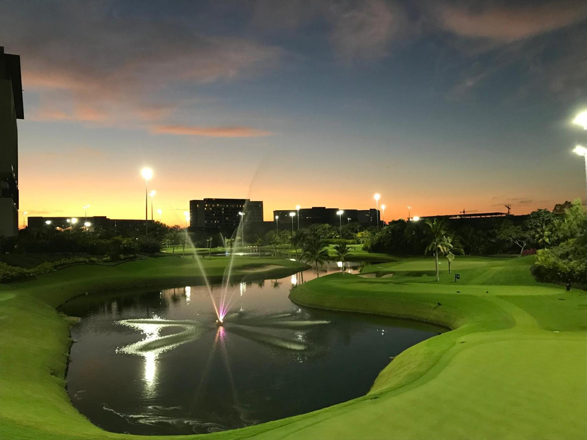 ホテル Grand Luxxe With Free Golf ヌエボ・バジャルタ エクステリア 写真